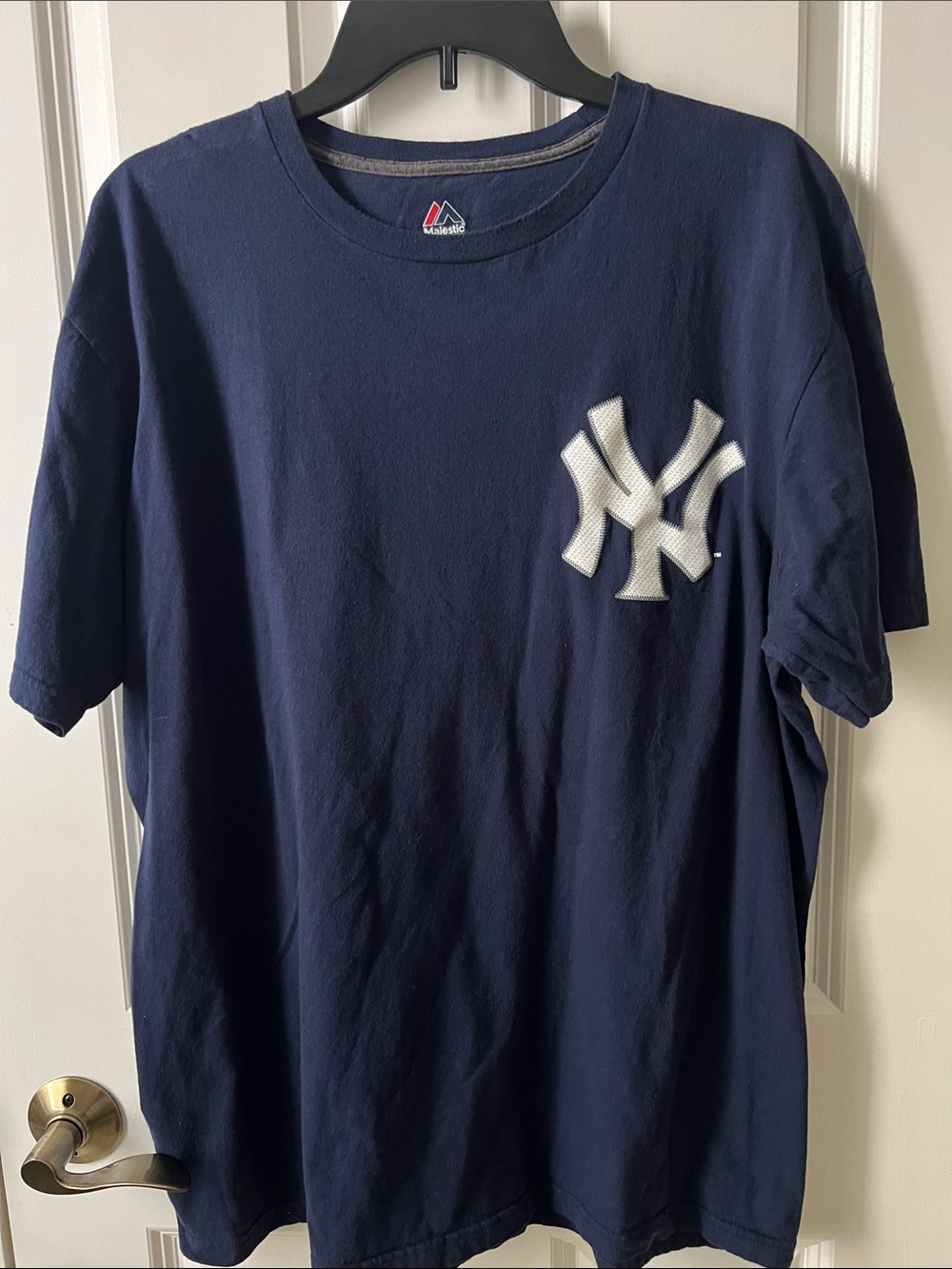 New York Yankees blue and white T-shirt men’s size extra large New without tags